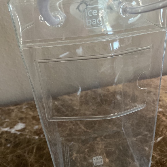 ❄️ ICE BAG ❄️ CLEAR ❄️ 10x4 and 5” handles, card slot on back for promo, NWTags - Picture 5 of 10